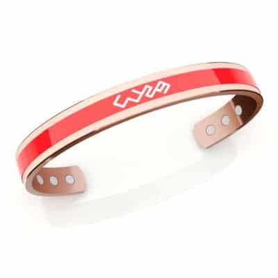 Bracciale in rame di colore rosso con logo