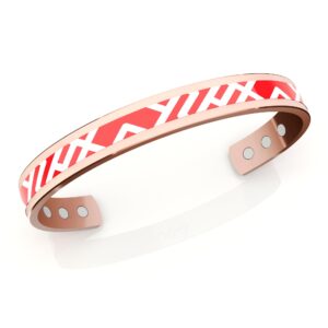 Bracciale in rame di colore rosso con logo ingrandito