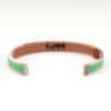 Bracciale in rame di colore verde con logo ingrandito (retro)