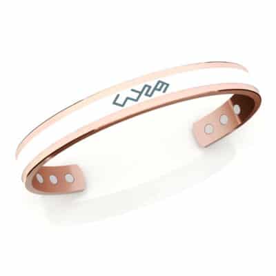 Bracciale in rame di colore bianco con logo